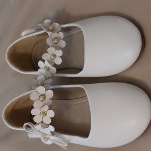 Girls size 13 Ivory dress shoes